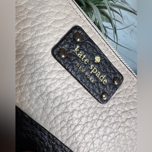 New Kate Spade zippered wallet - Picture 7 of 9